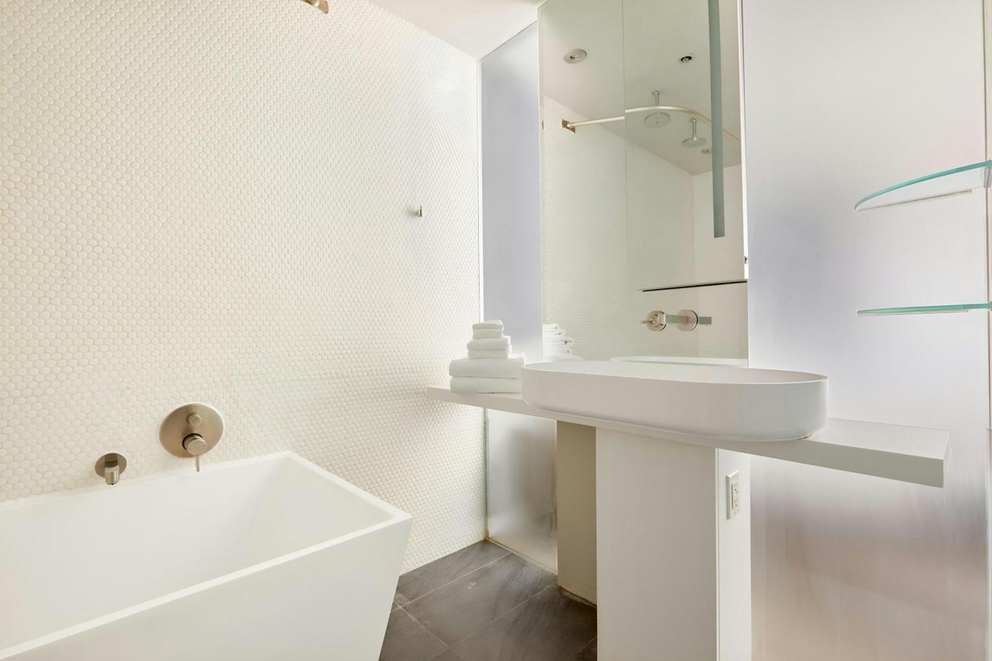 The Slate, Sonder Hotel By Marriott Bonvoy Toronto Bagian luar foto